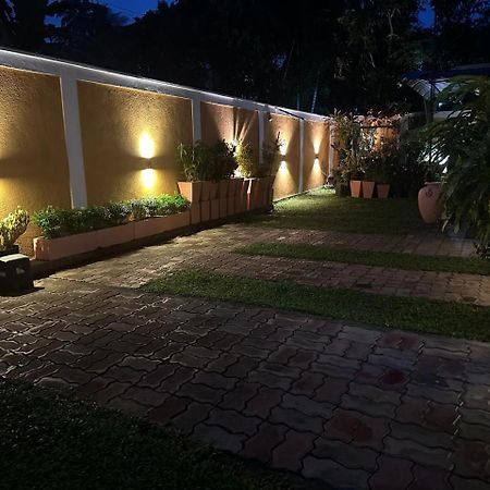 Lahiru Airport Villa Andiambalama Zewnętrze zdjęcie