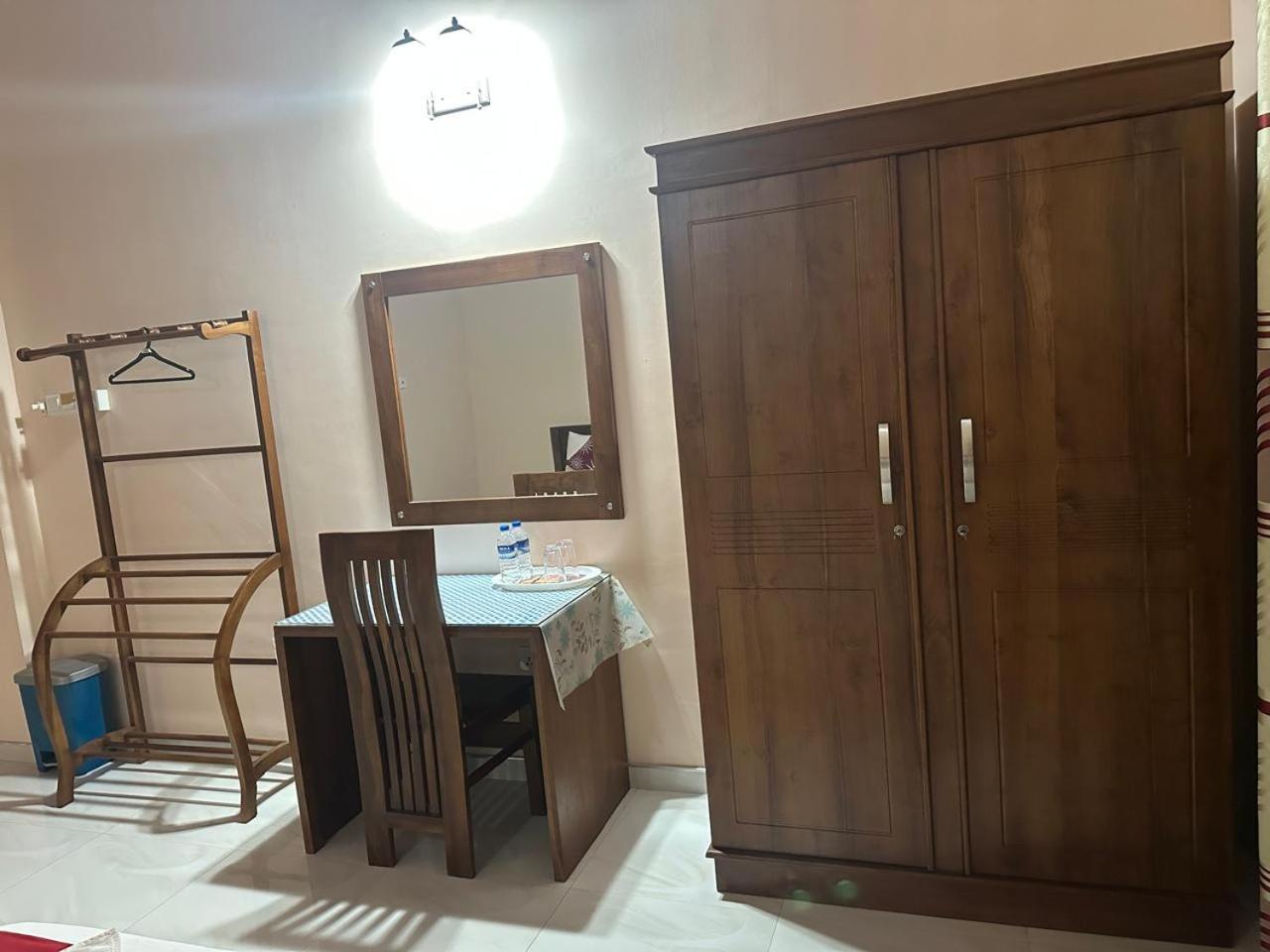 Lahiru Airport Villa Andiambalama Zewnętrze zdjęcie