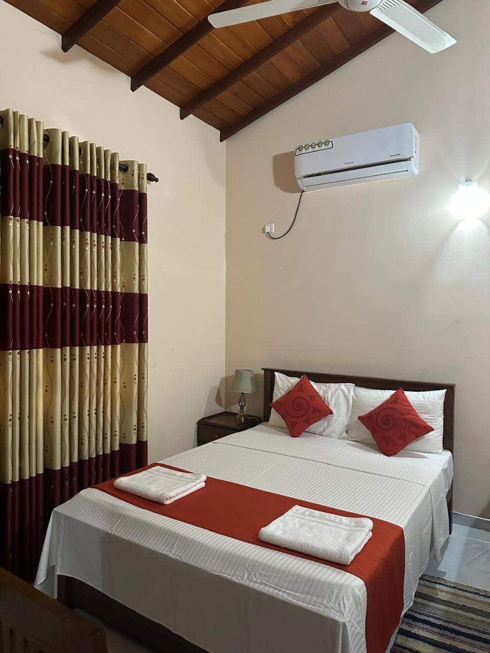 Lahiru Airport Villa Andiambalama Zewnętrze zdjęcie