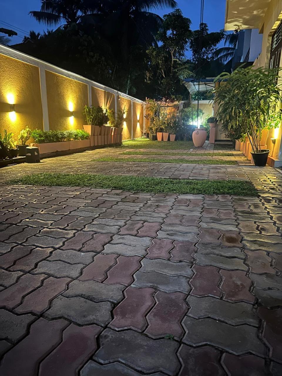 Lahiru Airport Villa Andiambalama Zewnętrze zdjęcie