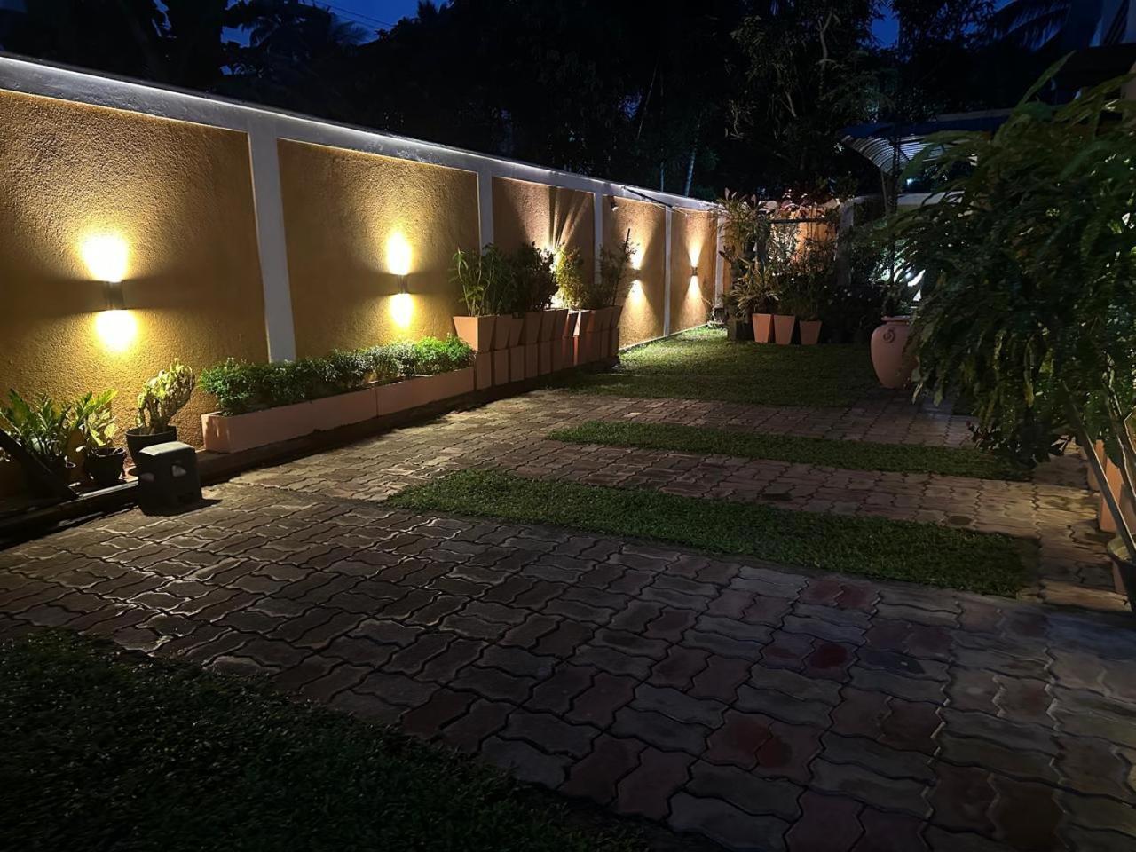 Lahiru Airport Villa Andiambalama Zewnętrze zdjęcie