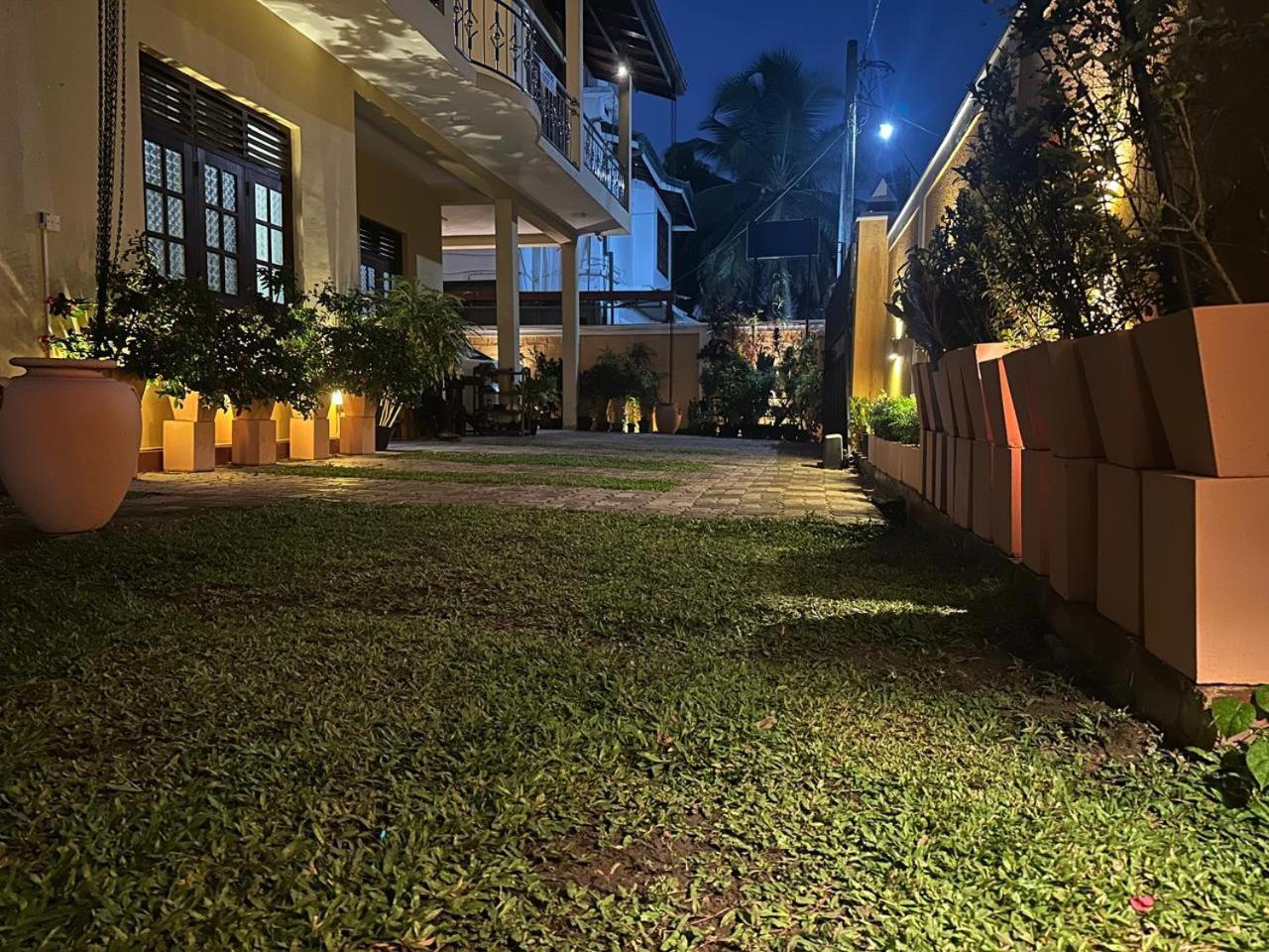 Lahiru Airport Villa Andiambalama Zewnętrze zdjęcie
