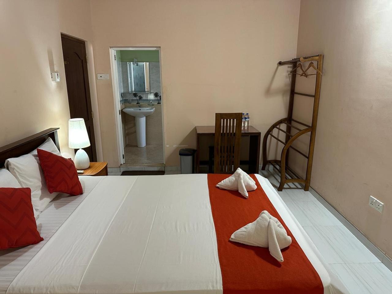 Lahiru Airport Villa Andiambalama Zewnętrze zdjęcie