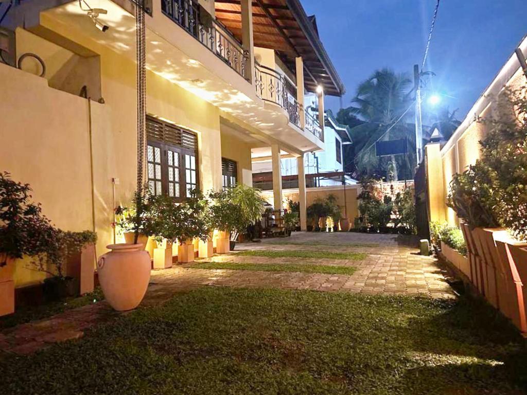 Lahiru Airport Villa Andiambalama Zewnętrze zdjęcie