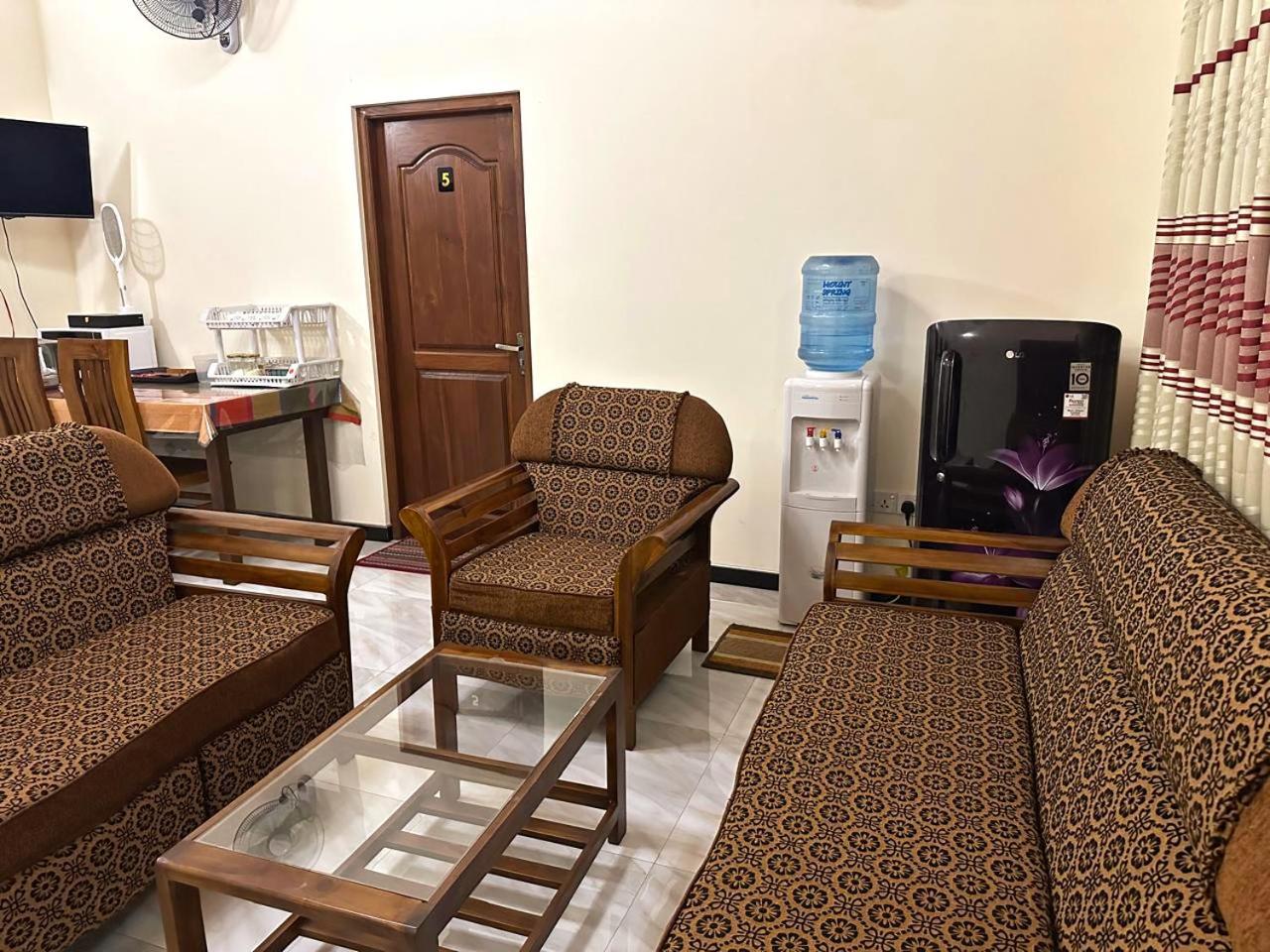 Lahiru Airport Villa Andiambalama Zewnętrze zdjęcie