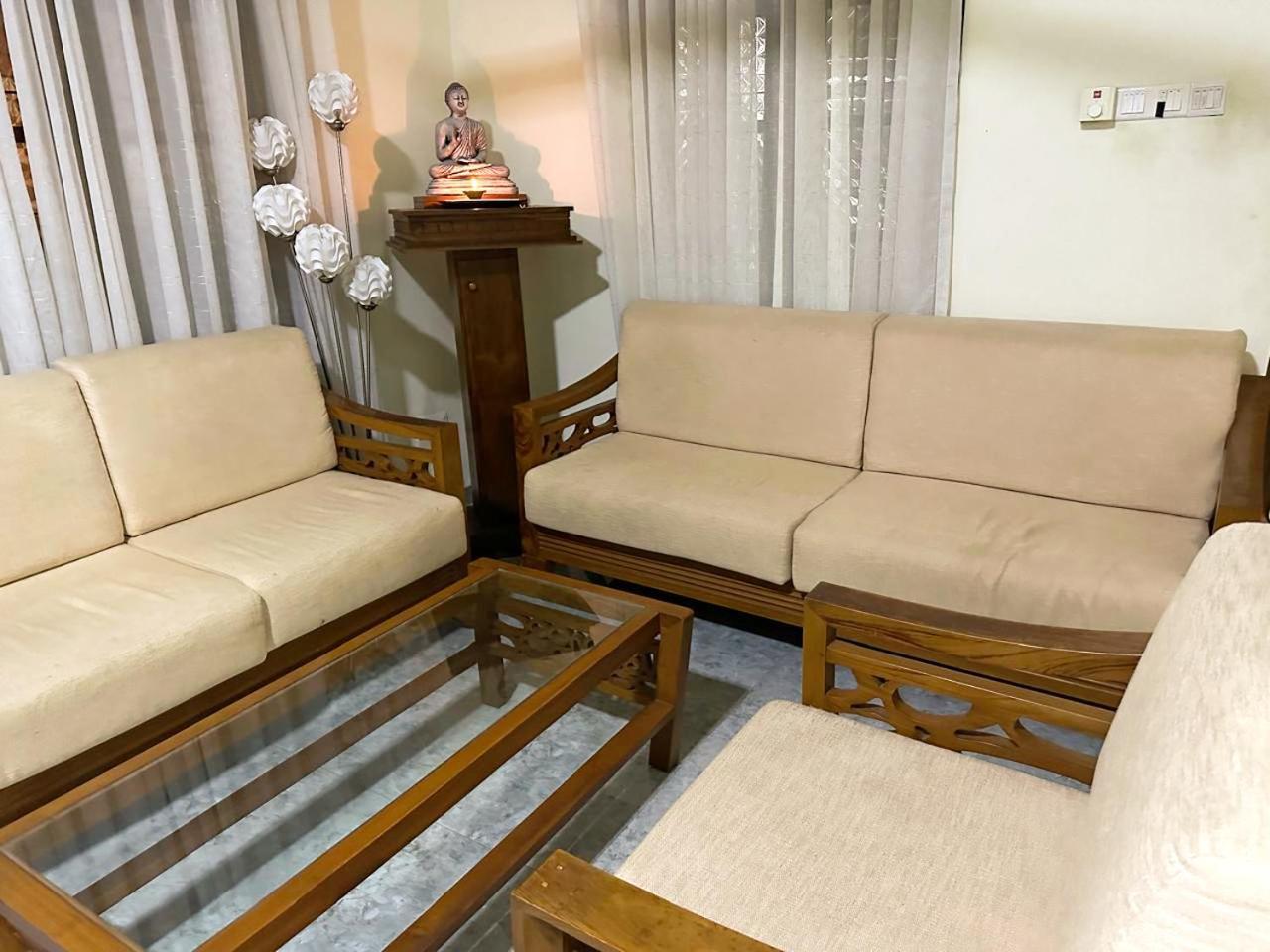 Lahiru Airport Villa Andiambalama Zewnętrze zdjęcie