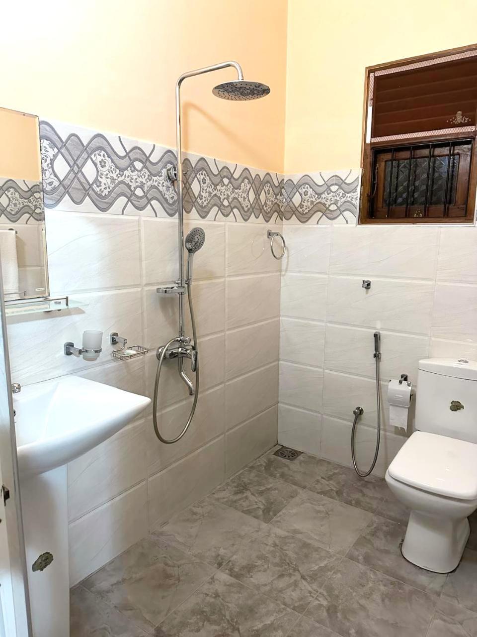 Lahiru Airport Villa Andiambalama Zewnętrze zdjęcie