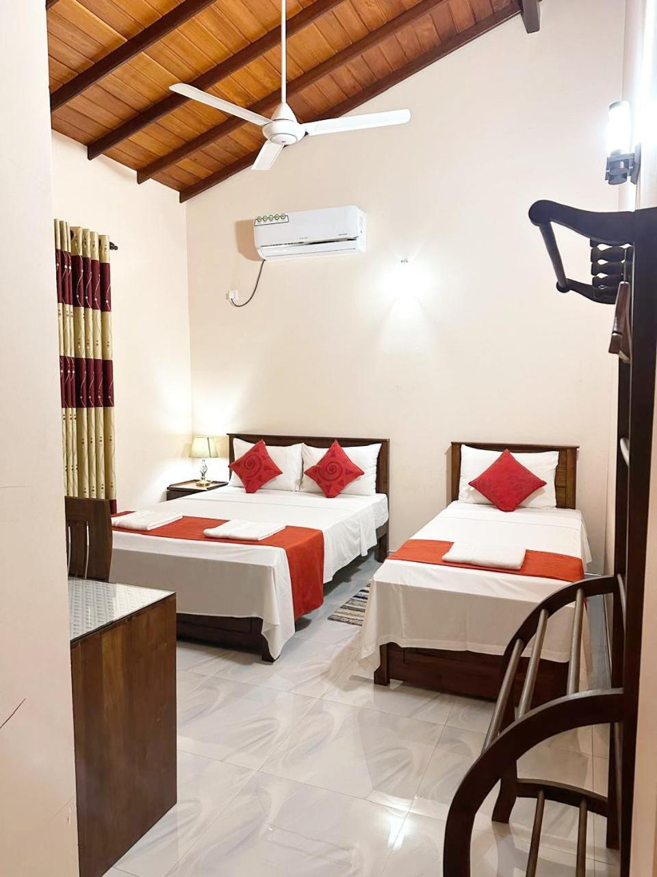 Lahiru Airport Villa Andiambalama Zewnętrze zdjęcie
